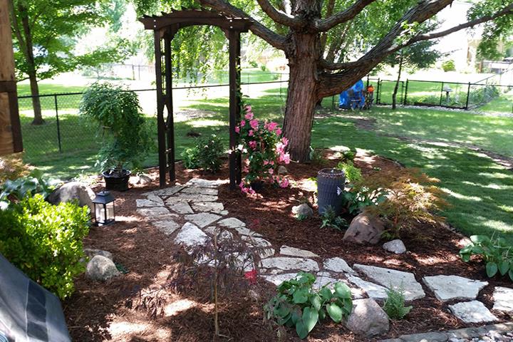 Custom Lawn Landscaping Cedar Rapids IA